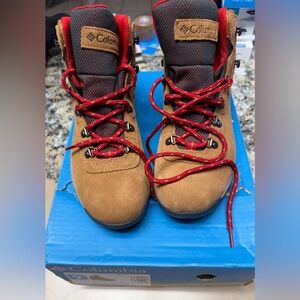 Columbia women’s Newton ridge plus- new in box
